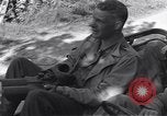 Standbild United States Army Soldaten Perriers-en-Beauficel Frankreich, 1944, aus Sekunde 36 historischem Filmmaterial Videoclip 65675039021