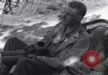 Standbild United States Army Soldaten Perriers-en-Beauficel Frankreich, 1944, aus Sekunde 39 historischem Filmmaterial Videoclip 65675039021