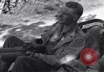 Standbild United States Army Soldaten Perriers-en-Beauficel Frankreich, 1944, aus Sekunde 40 historischem Filmmaterial Videoclip 65675039021