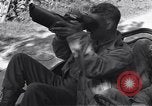 Standbild United States Army Soldaten Perriers-en-Beauficel Frankreich, 1944, aus Sekunde 41 historischem Filmmaterial Videoclip 65675039021