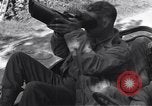 Standbild United States Army Soldaten Perriers-en-Beauficel Frankreich, 1944, aus Sekunde 42 historischem Filmmaterial Videoclip 65675039021
