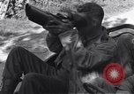 Standbild United States Army Soldaten Perriers-en-Beauficel Frankreich, 1944, aus Sekunde 43 historischem Filmmaterial Videoclip 65675039021