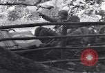 Standbild United States Army Soldaten Perriers-en-Beauficel Frankreich, 1944, aus Sekunde 54 historischem Filmmaterial Videoclip 65675039021