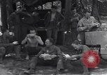 Standbild United States Army Soldaten Saint-Michel-de-Montaigne Frankreich, 1944, aus Sekunde 28 historischem Filmmaterial Videoclip 65675039022