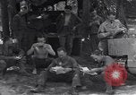 Standbild United States Army Soldaten Saint-Michel-de-Montaigne Frankreich, 1944, aus Sekunde 29 historischem Filmmaterial Videoclip 65675039022