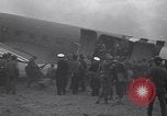 Standbild General Dwight Eisenhower mit Alliierten Generäle in der Normandie Frankreich, 1944, aus Sekunde 5 historischem Filmmaterial Videoclip 65675039026