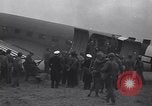 Standbild General Dwight Eisenhower mit Alliierten Generäle in der Normandie Frankreich, 1944, aus Sekunde 7 historischem Filmmaterial Videoclip 65675039026