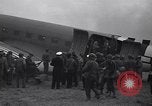Standbild General Dwight Eisenhower mit Alliierten Generäle in der Normandie Frankreich, 1944, aus Sekunde 8 historischem Filmmaterial Videoclip 65675039026