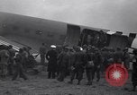 Standbild General Dwight Eisenhower mit Alliierten Generäle in der Normandie Frankreich, 1944, aus Sekunde 10 historischem Filmmaterial Videoclip 65675039026
