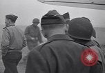 Standbild General Dwight Eisenhower mit Alliierten Generäle in der Normandie Frankreich, 1944, aus Sekunde 18 historischem Filmmaterial Videoclip 65675039026