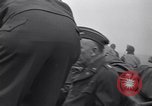 Standbild General Dwight Eisenhower mit Alliierten Generäle in der Normandie Frankreich, 1944, aus Sekunde 24 historischem Filmmaterial Videoclip 65675039026