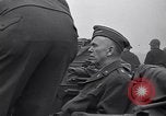Standbild General Dwight Eisenhower mit Alliierten Generäle in der Normandie Frankreich, 1944, aus Sekunde 26 historischem Filmmaterial Videoclip 65675039026