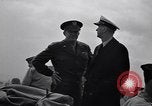 Standbild General Dwight Eisenhower mit Alliierten Generäle in der Normandie Frankreich, 1944, aus Sekunde 31 historischem Filmmaterial Videoclip 65675039026