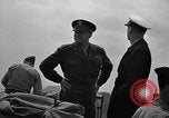 Standbild General Dwight Eisenhower mit Alliierten Generäle in der Normandie Frankreich, 1944, aus Sekunde 33 historischem Filmmaterial Videoclip 65675039026