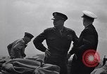 Standbild General Dwight Eisenhower mit Alliierten Generäle in der Normandie Frankreich, 1944, aus Sekunde 35 historischem Filmmaterial Videoclip 65675039026