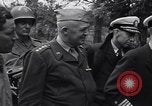 Standbild General Dwight Eisenhower mit Alliierten Generäle in der Normandie Frankreich, 1944, aus Sekunde 40 historischem Filmmaterial Videoclip 65675039026