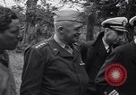 Standbild General Dwight Eisenhower mit Alliierten Generäle in der Normandie Frankreich, 1944, aus Sekunde 42 historischem Filmmaterial Videoclip 65675039026