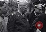 Standbild General Dwight Eisenhower mit Alliierten Generäle in der Normandie Frankreich, 1944, aus Sekunde 44 historischem Filmmaterial Videoclip 65675039026