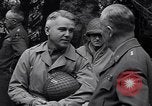 Standbild General Dwight Eisenhower mit Alliierten Generäle in der Normandie Frankreich, 1944, aus Sekunde 47 historischem Filmmaterial Videoclip 65675039026