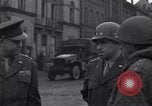 Standbild General Eisenhower Bastogne Belgien, 1945, aus Sekunde 34 historischem Filmmaterial Videoclip 65675039030