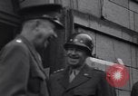 Standbild General Eisenhower Bastogne Belgien, 1945, aus Sekunde 49 historischem Filmmaterial Videoclip 65675039030