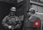Standbild General Eisenhower Bastogne Belgien, 1945, aus Sekunde 58 historischem Filmmaterial Videoclip 65675039030