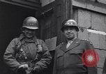 Standbild General Eisenhower Bastogne Belgien, 1945, aus Sekunde 59 historischem Filmmaterial Videoclip 65675039030