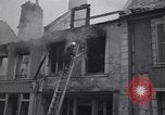 Standbild Französische Feuerwehrleute Zweiten Weltkrieg Carentan Normandie Frankreich, 1944, aus Sekunde 50 historischem Filmmaterial Videoclip 65675039037