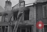 Standbild Französische Feuerwehrleute Zweiten Weltkrieg Carentan Normandie Frankreich, 1944, aus Sekunde 55 historischem Filmmaterial Videoclip 65675039037