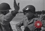 Immagine di Il generale Joseph Lawton Collins Normandia Francia, 1944, secondo 23 filmato di repertorio 65675039038