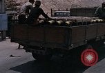 Standbild Transportng Bomben in einer offenen Beteiligung Lkw U-Tapao Royal Thai Air Force Base Thailand, 1969, aus Sekunde 7 historischem Filmmaterial Videoclip 65675039066