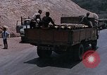 Standbild Transportng Bomben in einer offenen Beteiligung Lkw U-Tapao Royal Thai Air Force Base Thailand, 1969, aus Sekunde 8 historischem Filmmaterial Videoclip 65675039066