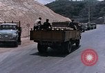 Standbild Transportng Bomben in einer offenen Beteiligung Lkw U-Tapao Royal Thai Air Force Base Thailand, 1969, aus Sekunde 9 historischem Filmmaterial Videoclip 65675039066