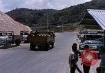 Standbild Transportng Bomben in einer offenen Beteiligung Lkw U-Tapao Royal Thai Air Force Base Thailand, 1969, aus Sekunde 11 historischem Filmmaterial Videoclip 65675039066