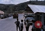 Standbild Transportng Bomben in einer offenen Beteiligung Lkw U-Tapao Royal Thai Air Force Base Thailand, 1969, aus Sekunde 14 historischem Filmmaterial Videoclip 65675039066