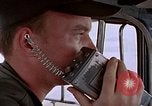 Standbild Transportng Bomben in einer offenen Beteiligung Lkw U-Tapao Royal Thai Air Force Base Thailand, 1969, aus Sekunde 43 historischem Filmmaterial Videoclip 65675039066