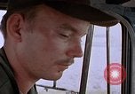 Standbild Transportng Bomben in einer offenen Beteiligung Lkw U-Tapao Royal Thai Air Force Base Thailand, 1969, aus Sekunde 50 historischem Filmmaterial Videoclip 65675039066