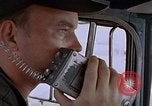 Standbild Transportng Bomben in einer offenen Beteiligung Lkw U-Tapao Royal Thai Air Force Base Thailand, 1969, aus Sekunde 58 historischem Filmmaterial Videoclip 65675039066