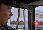 Standbild Transportng Bomben in einer offenen Beteiligung Lkw U-Tapao Royal Thai Air Force Base Thailand, 1969, aus Sekunde 61 historischem Filmmaterial Videoclip 65675039066