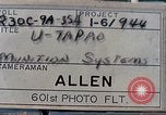 Standbild Air Force Munition Team mit mobilen Kran offload Bomben vom Lkw U-Tapao Royal Thai Air Force Base Thailand, 1969, aus Sekunde 1 historischem Filmmaterial Videoclip 65675039067