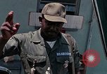 Standbild Air Force Munition Team mit mobilen Kran offload Bomben vom Lkw U-Tapao Royal Thai Air Force Base Thailand, 1969, aus Sekunde 41 historischem Filmmaterial Videoclip 65675039067