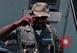 Standbild Air Force Munition Team mit mobilen Kran offload Bomben vom Lkw U-Tapao Royal Thai Air Force Base Thailand, 1969, aus Sekunde 43 historischem Filmmaterial Videoclip 65675039067