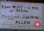 Standbild Thailändische Arbeiter sauber hinteren Abschnitte der M 117 Allgemeine Bomben U-Tapao Royal Thai Air Force Base Thailand, 1969, aus Sekunde 5 historischem Filmmaterial Videoclip 65675039070
