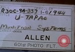 Standbild Thailändische Arbeiter sauber hinteren Abschnitte der M 117 Allgemeine Bomben U-Tapao Royal Thai Air Force Base Thailand, 1969, aus Sekunde 6 historischem Filmmaterial Videoclip 65675039070