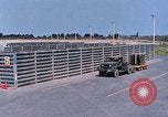 Standbild Thailändische Arbeiter sauber hinteren Abschnitte der M 117 Allgemeine Bomben U-Tapao Royal Thai Air Force Base Thailand, 1969, aus Sekunde 22 historischem Filmmaterial Videoclip 65675039070