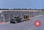 Standbild Thailändische Arbeiter sauber hinteren Abschnitte der M 117 Allgemeine Bomben U-Tapao Royal Thai Air Force Base Thailand, 1969, aus Sekunde 29 historischem Filmmaterial Videoclip 65675039070