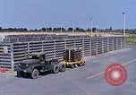 Standbild Thailändische Arbeiter sauber hinteren Abschnitte der M 117 Allgemeine Bomben U-Tapao Royal Thai Air Force Base Thailand, 1969, aus Sekunde 32 historischem Filmmaterial Videoclip 65675039070
