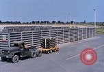 Standbild Thailändische Arbeiter sauber hinteren Abschnitte der M 117 Allgemeine Bomben U-Tapao Royal Thai Air Force Base Thailand, 1969, aus Sekunde 36 historischem Filmmaterial Videoclip 65675039070