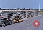 Standbild Thailändische Arbeiter sauber hinteren Abschnitte der M 117 Allgemeine Bomben U-Tapao Royal Thai Air Force Base Thailand, 1969, aus Sekunde 41 historischem Filmmaterial Videoclip 65675039070