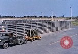 Standbild Thailändische Arbeiter sauber hinteren Abschnitte der M 117 Allgemeine Bomben U-Tapao Royal Thai Air Force Base Thailand, 1969, aus Sekunde 43 historischem Filmmaterial Videoclip 65675039070